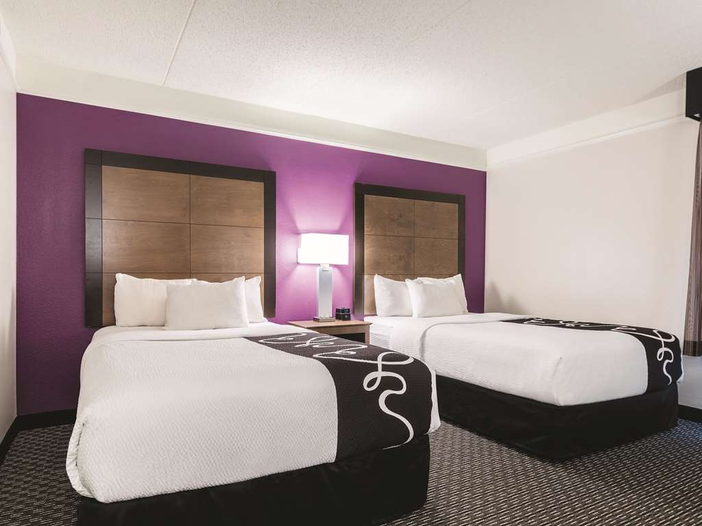 La Quinta Inn & Suites by Wyndham Alexandria Airport - photo 16
