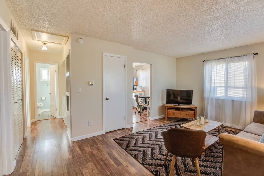 2BR Aptmt Parks Private Deck Mountain Views - photo 14