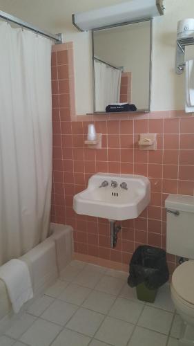 Crystal Sands Motel - photo 19