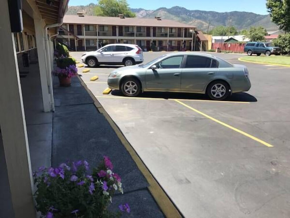 Klamath Motor Lodge - photo 47