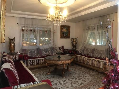 Appartement Familial en deux façades en face Hotel Ahlen & SuperMarché Marjane in Tangier, Morocco