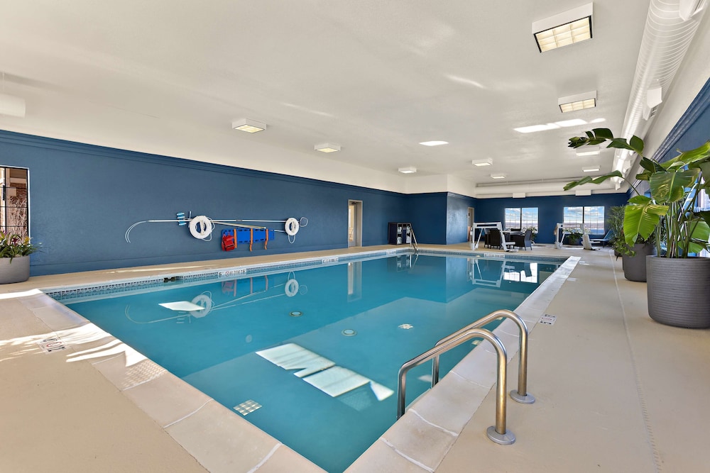 Hampton Inn & Suites by Hilton Petoskey - photo 54