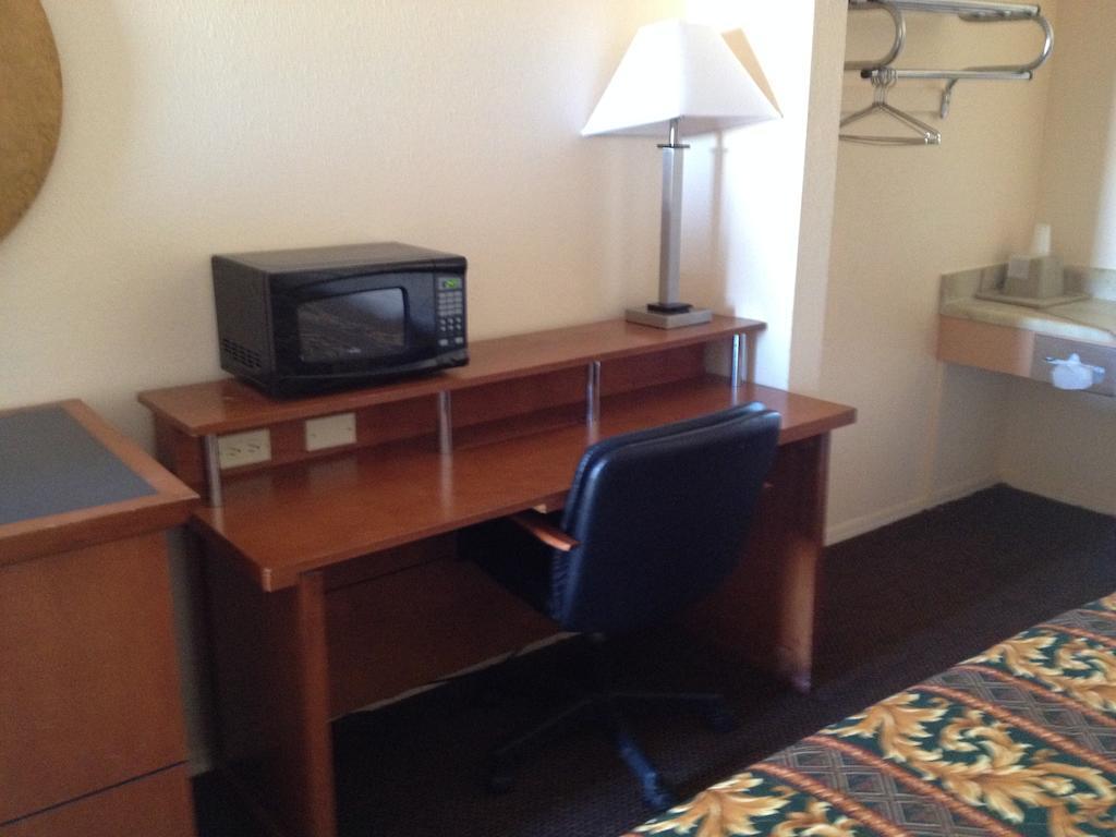Knights Inn Anadarko - photo 7