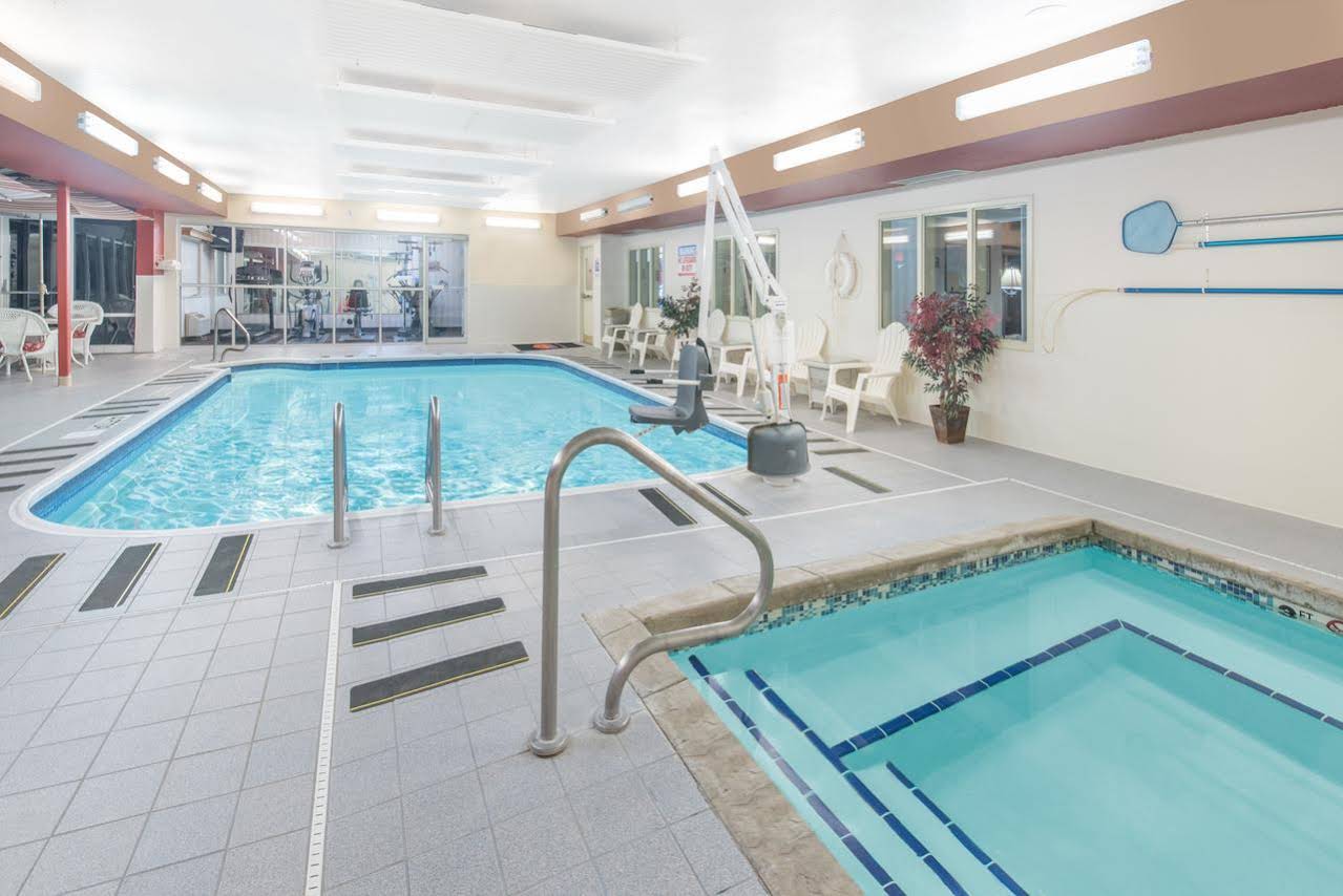Ramada Limited Bismarck Northeast - photo 25
