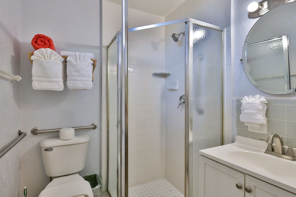 Coastal Waters Inn - photo 144
