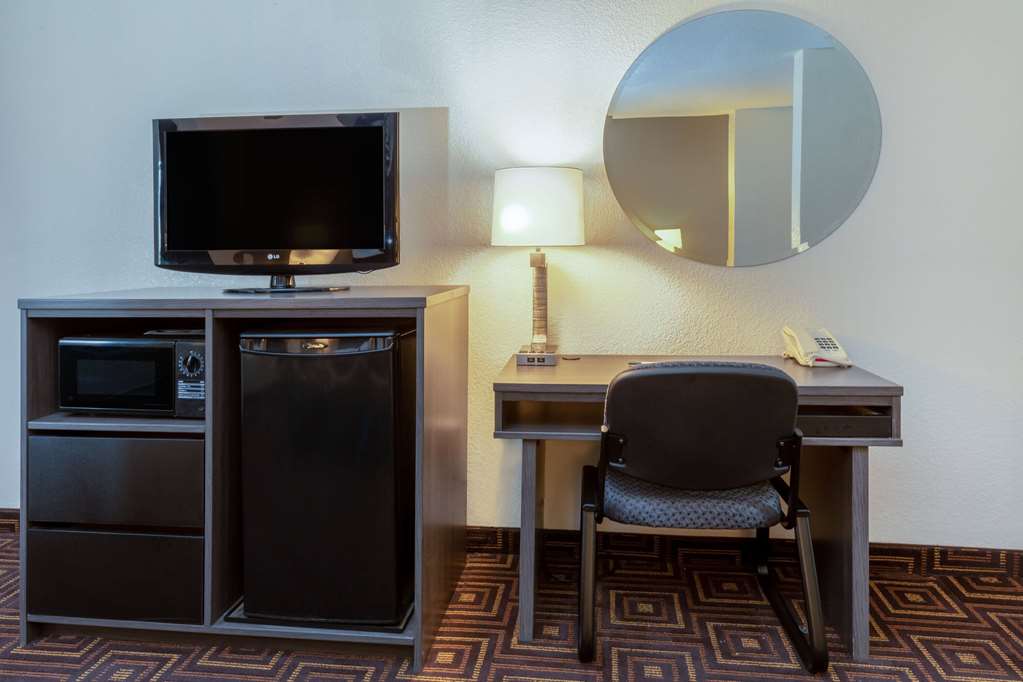 Super 8 by Wyndham Seguin - photo 15