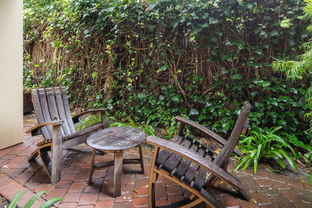 Vendange Carmel Inn & Suites - photo 31