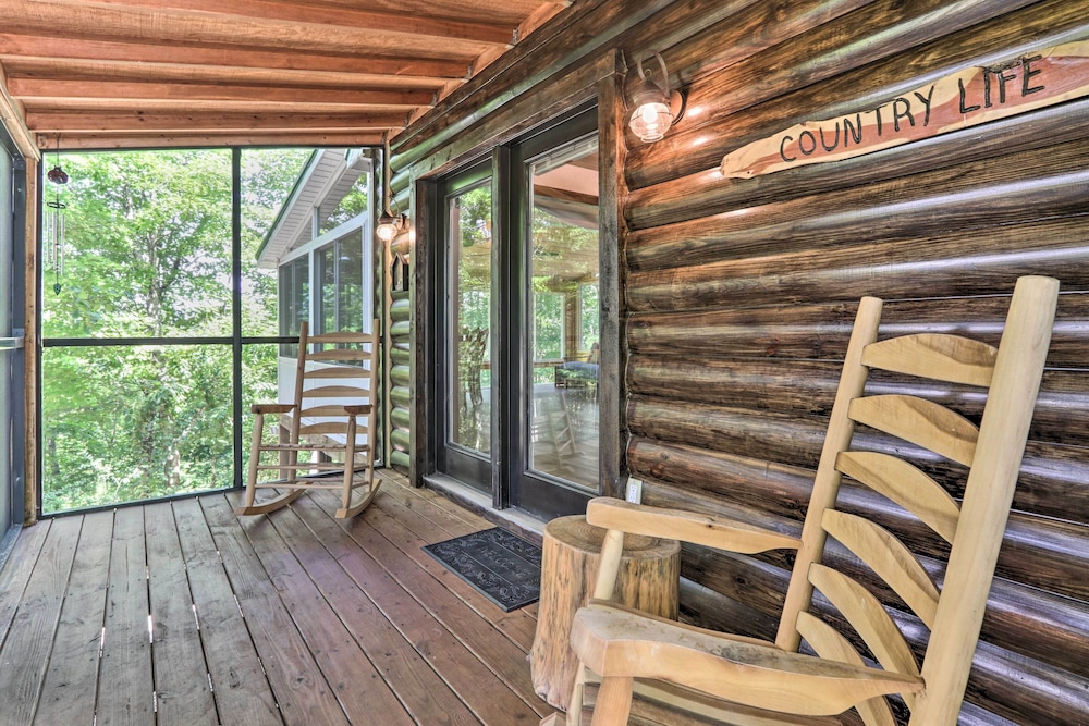 Mtn View Cabin with Hot Tub in Sevierville — 4-Star Luxury Hotel in Sevierville, United States