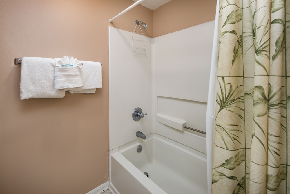 Emerald Towers West 3003 by RedAwning - photo 15