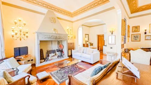Brunelleschi Imperial House — 4-Star Luxury Hotel in Florence, Italy