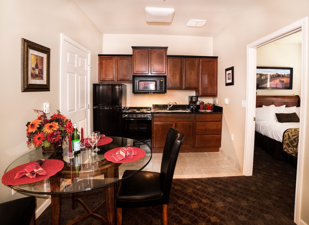 Stratford Suites - photo 9