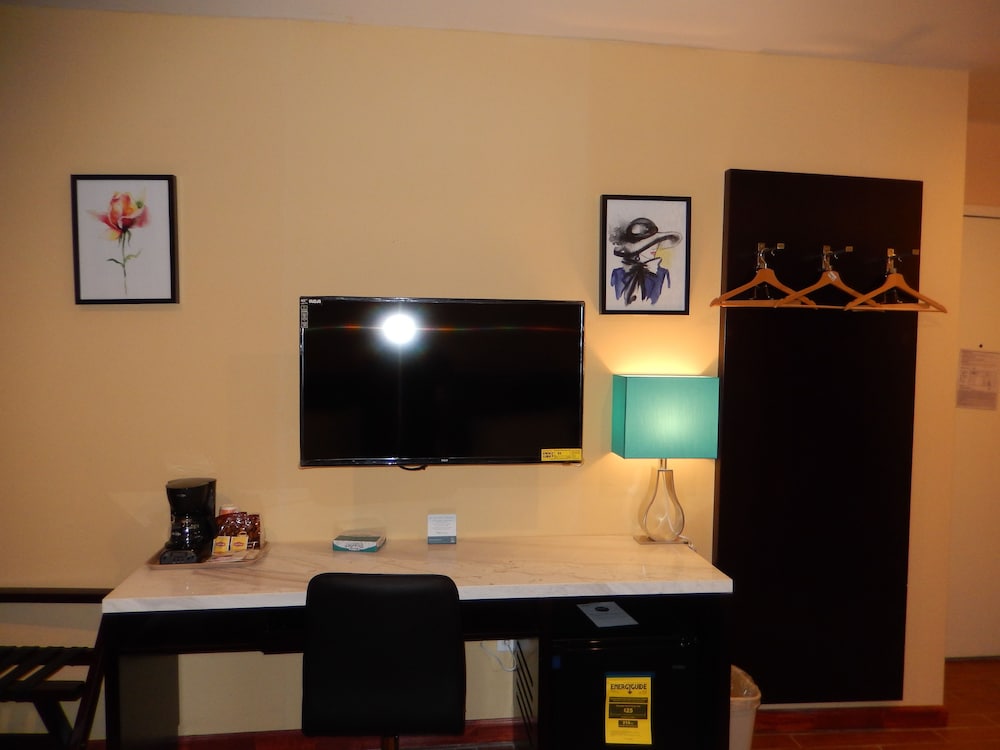 Quality Inn near Sunset Park - photo 9