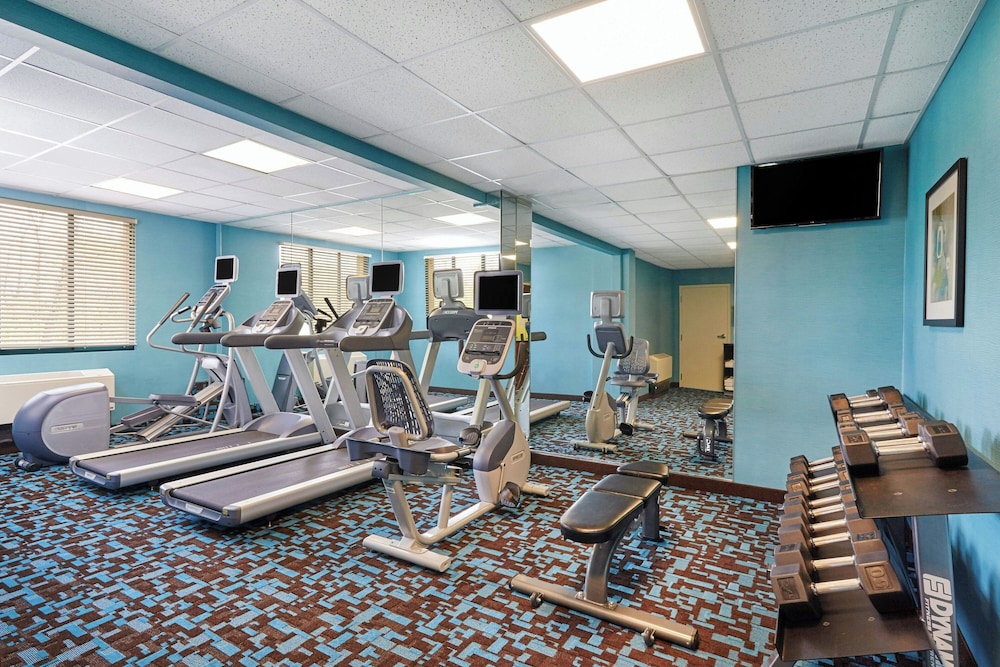 Fairfield Inn & Suites by Marriott Lombard - photo 22