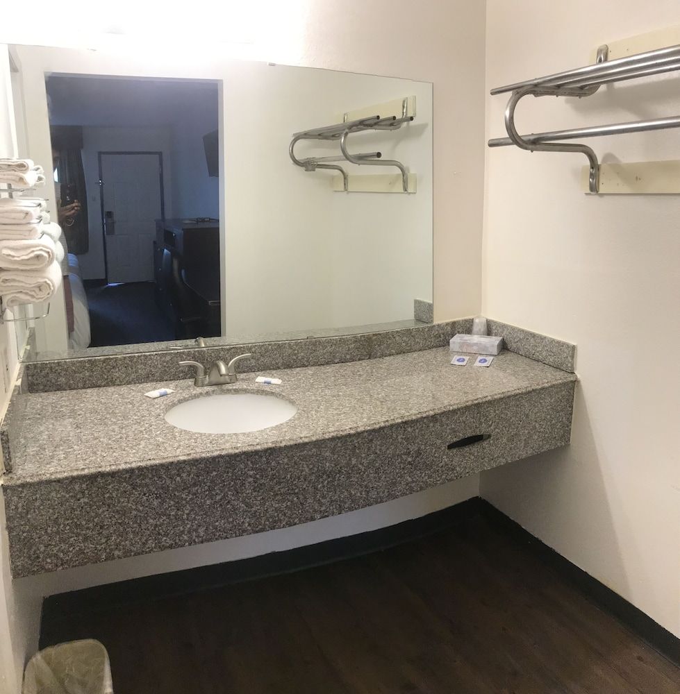 Texas Inn - photo 15