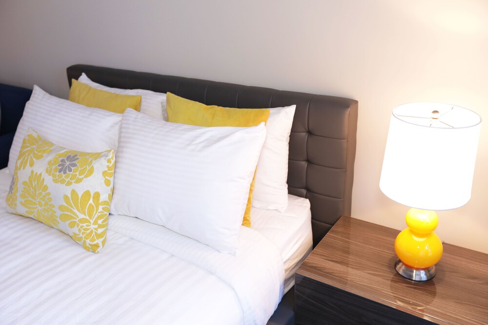 Downtown Cosmopolitan Suites - photo 37