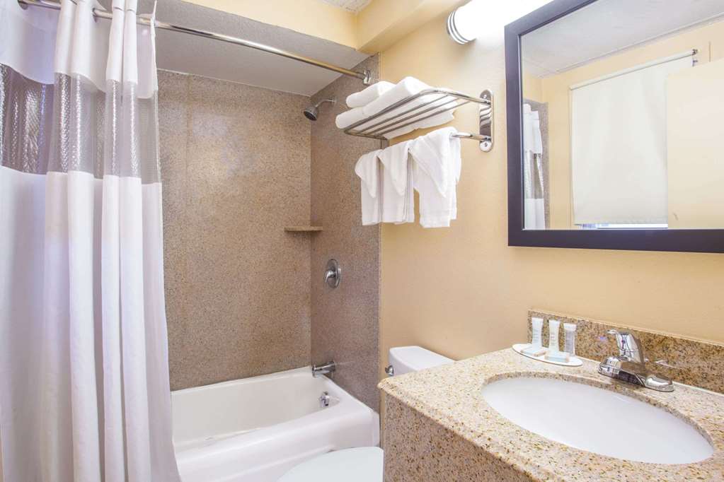 Travelodge by Wyndham South Burlington - photo 8
