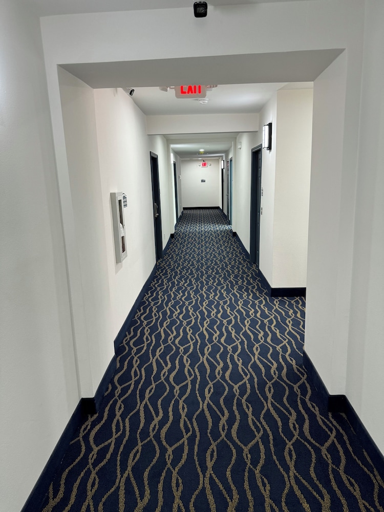 Lakeside Inn and Suites - photo 27