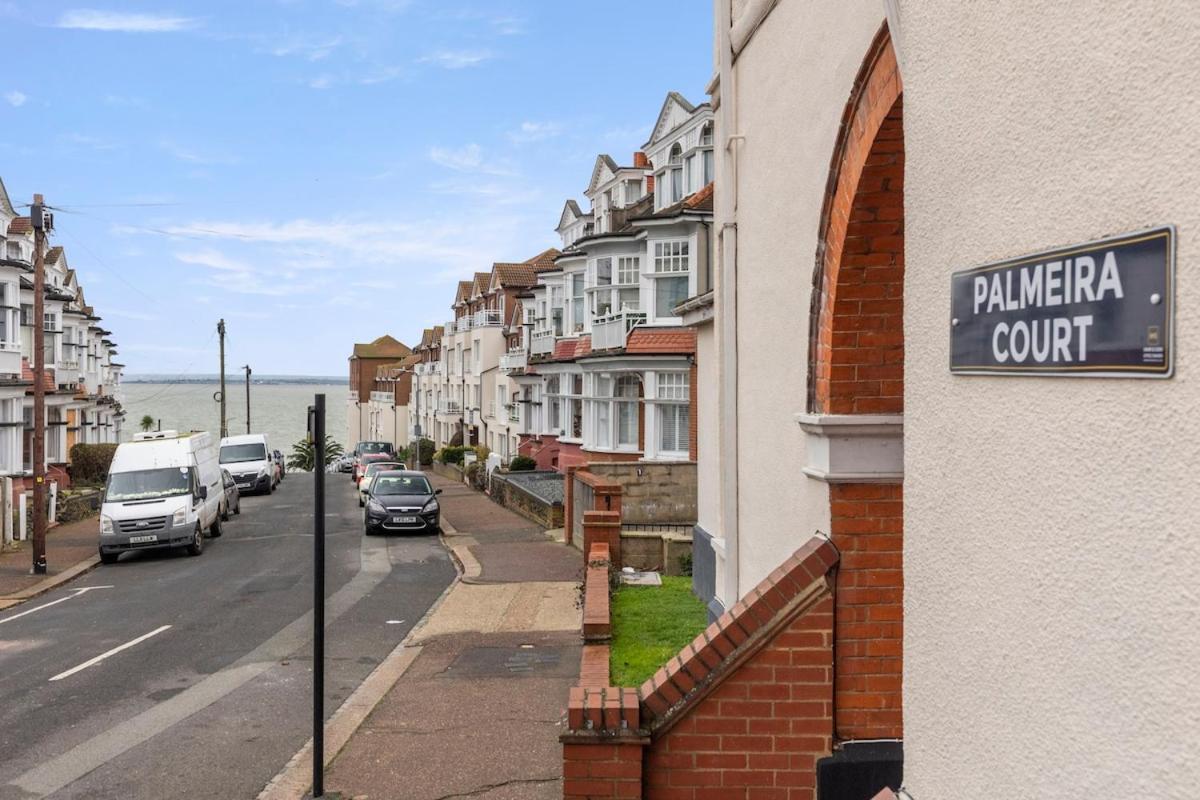 Modern 2 Bed Gem Southend on Sea Free Parking — hotel in Westcliff-On-Sea