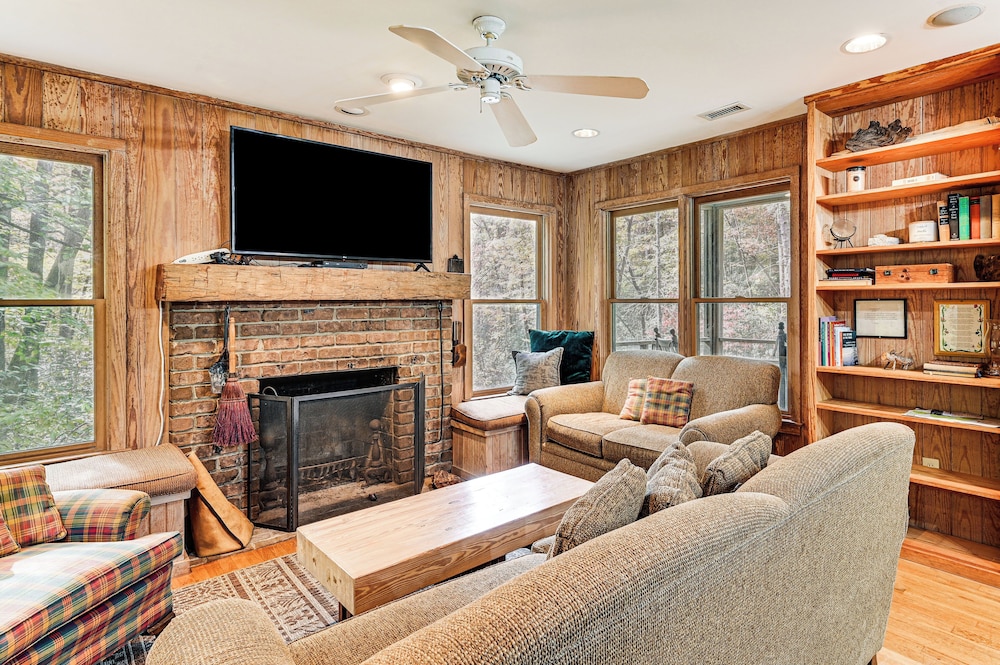 Relax Creekside: Forest view Gem in Marietta in Marietta, United States