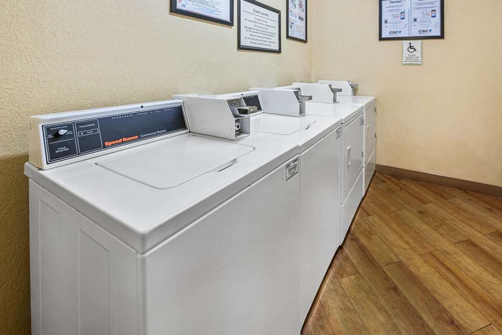La Quinta Inn & Suites by Wyndham West Palm Beach Airport - photo 29