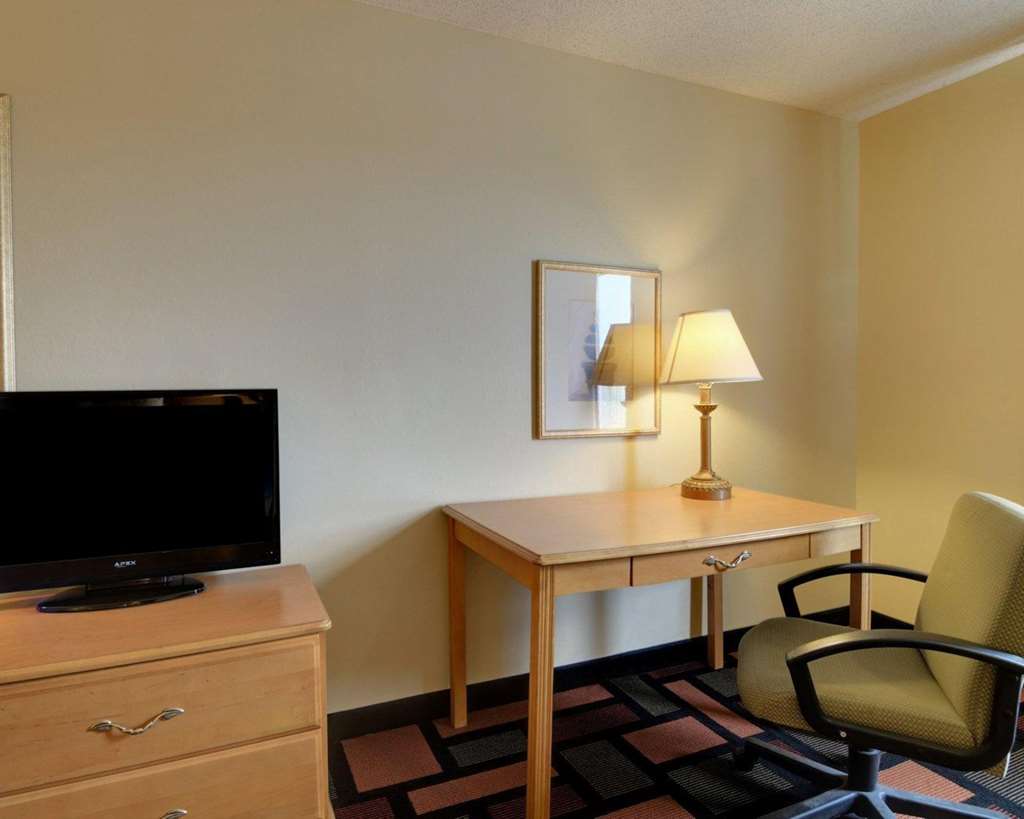 Quality Inn & Suites Malvern - photo 6