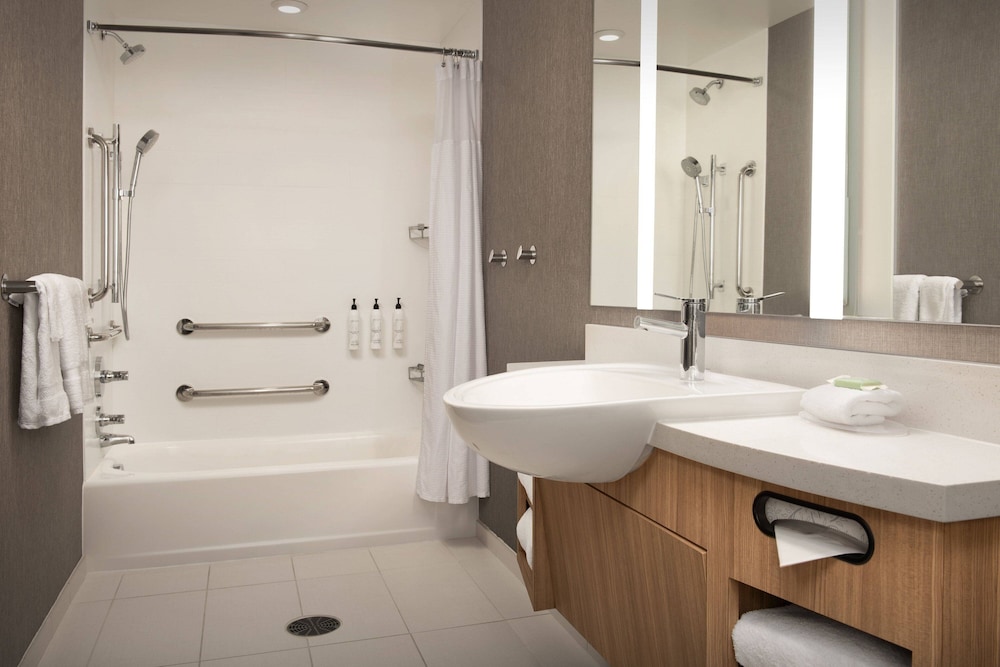 SpringHill Suites by Marriott Charleston Airport & Convention Center - photo 40