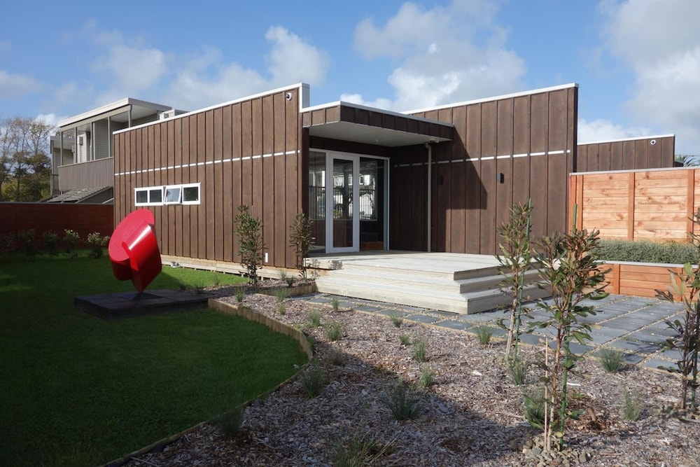 Parakai Springs Lodge — 4-Star Luxury Hotel in Parakai, New Zealand
