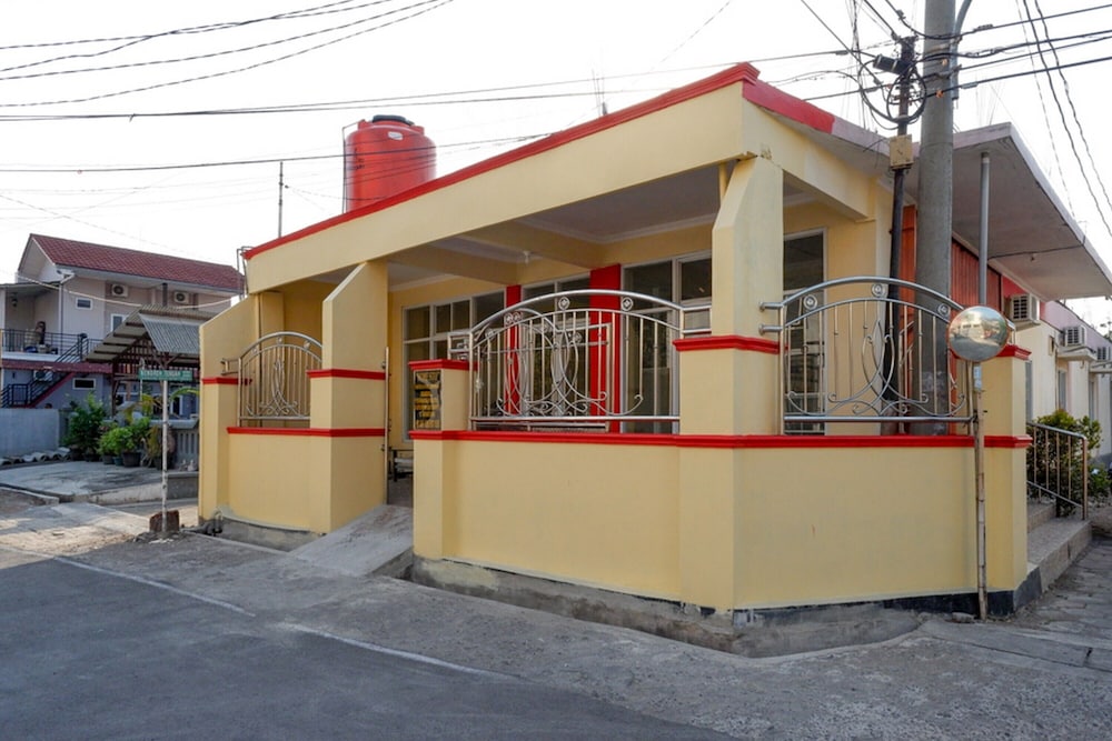 KoolKost Syariah near Taman Sampangan Semarang in Semarang, Indonesia