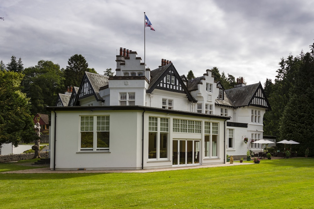 Pine Trees Hotel Pitlochry — Pitlochry