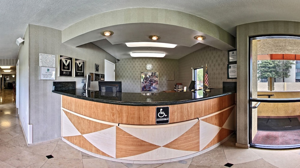 Quality Inn Oakland - photo 2