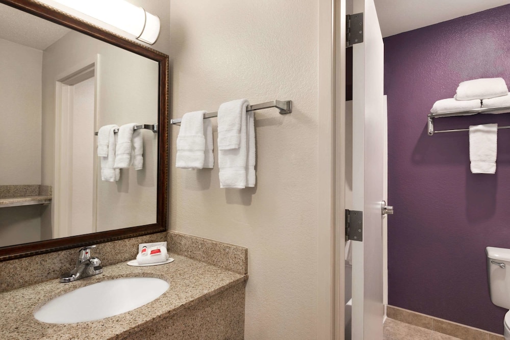 Baymont by Wyndham Springfield I 44 - photo 16