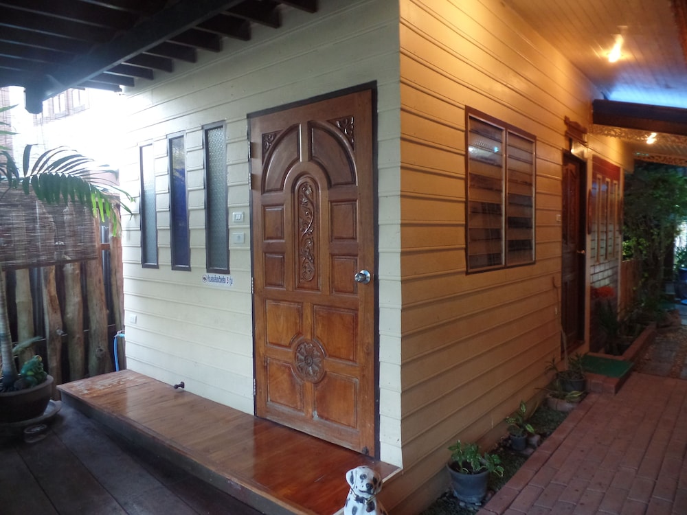 Ban Mae Arom 2 in Amphawa, Thailand