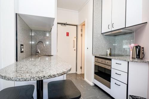 Flamingo 805 Top Floor Sea Point Studio Near Beach with Daily Housekeeping