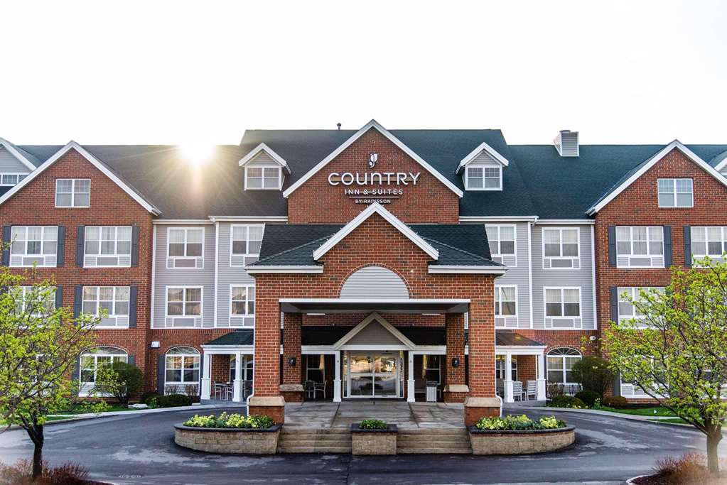 Country Inn & Suites by Radisson Milwaukee West WI - carbon neutral hotel in Brookfield