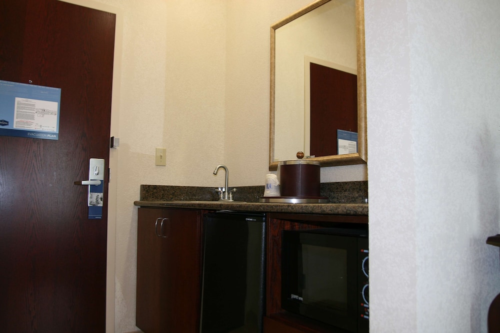Hampton Inn & Suites Cleveland Mentor - photo 14