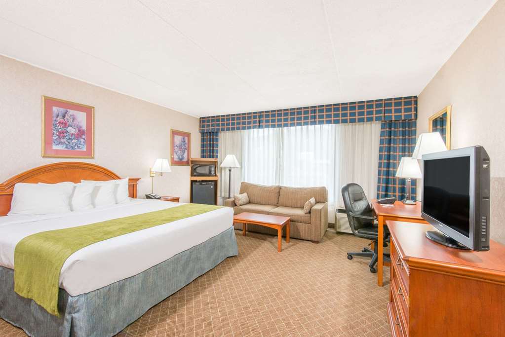 Ramada by Wyndham Cumberland Downtown - photo 10