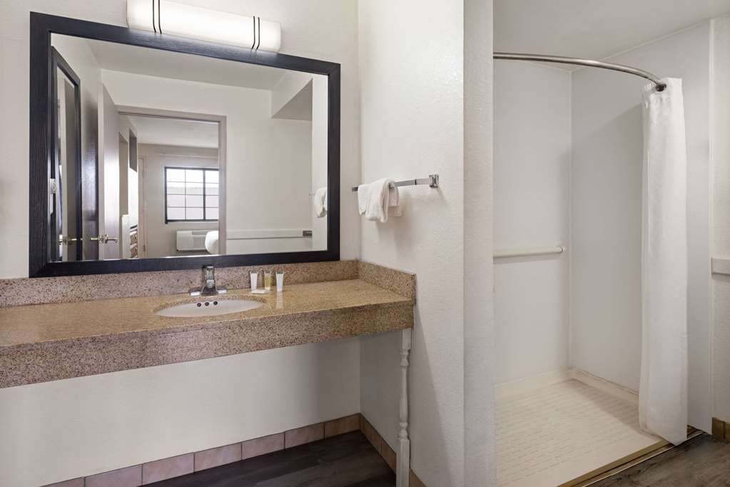 Days Inn & Suites by Wyndham Kokomo - photo 23