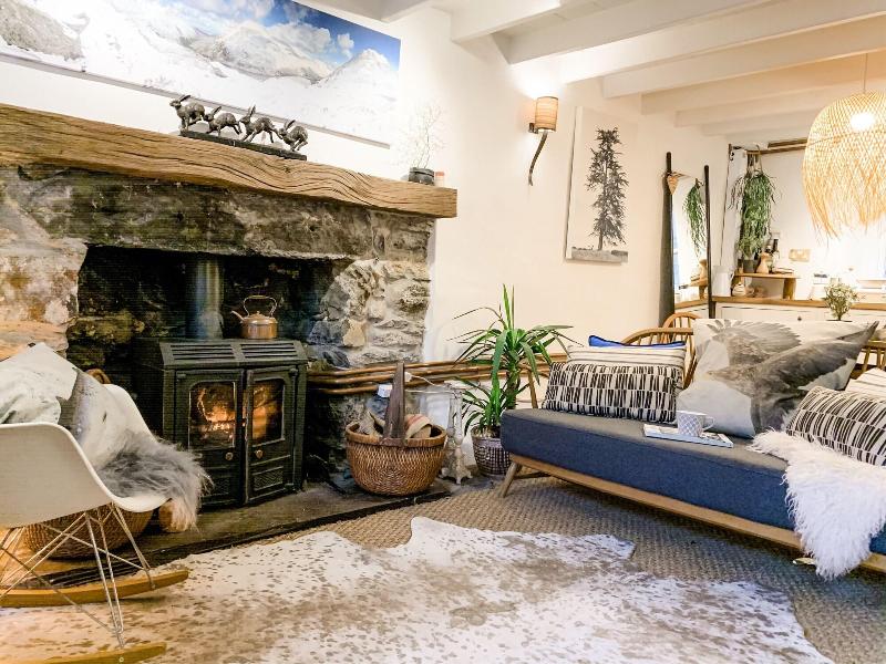 Snowdonia Stone Cottage — 4-Star Luxury Hotel in Caernarfon, United Kingdom