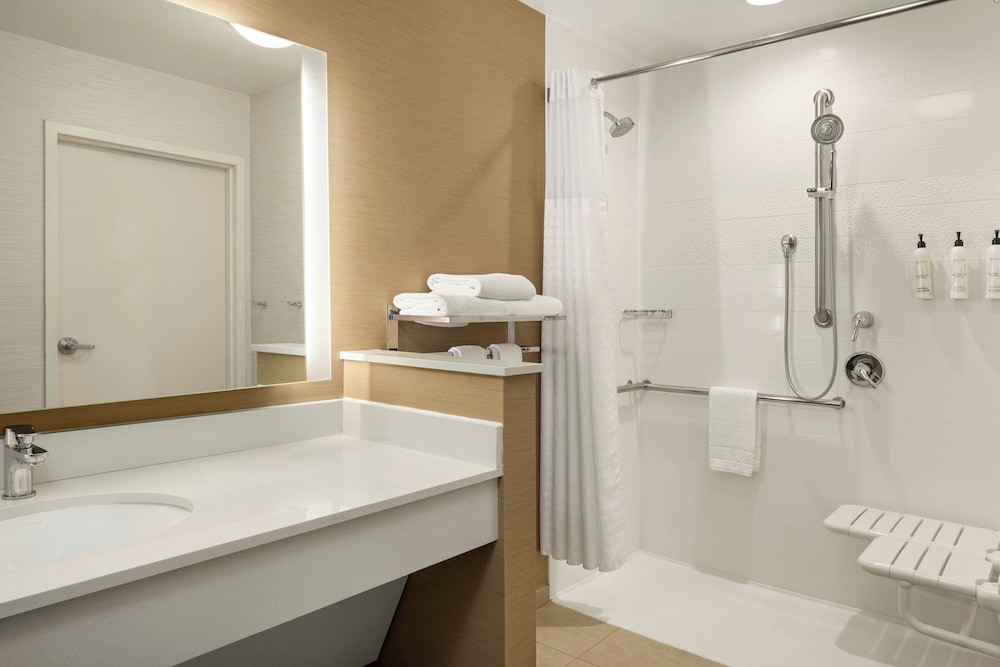 Fairfield Inn & Suites by Marriott La Crosse Downtown - photo 9