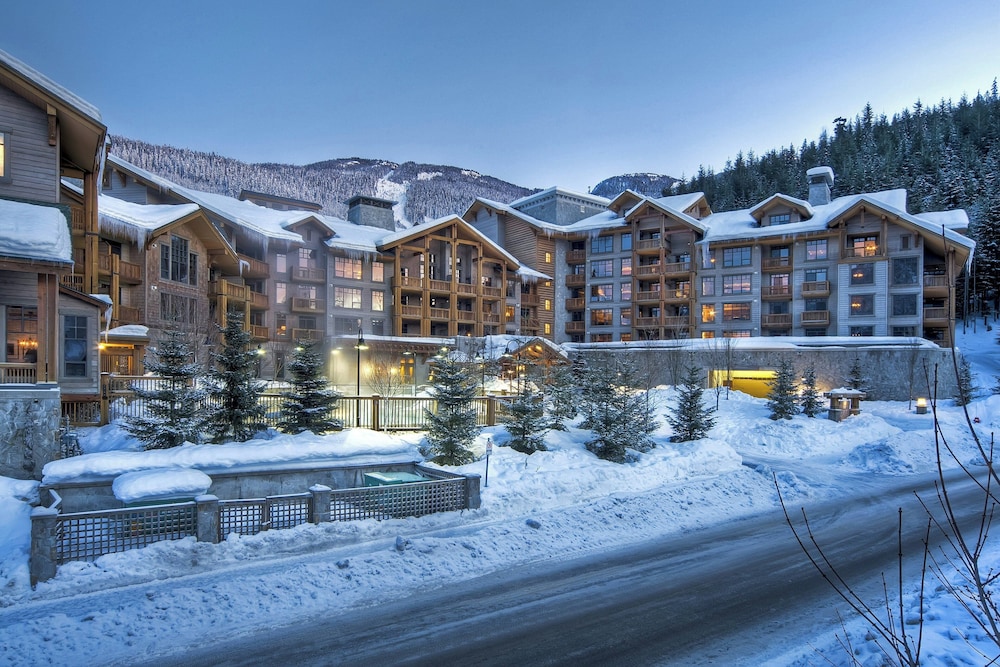 First Tracks Lodge by Lodging Ovations — 4-Star Luxury Hotel in Whistler, Canada