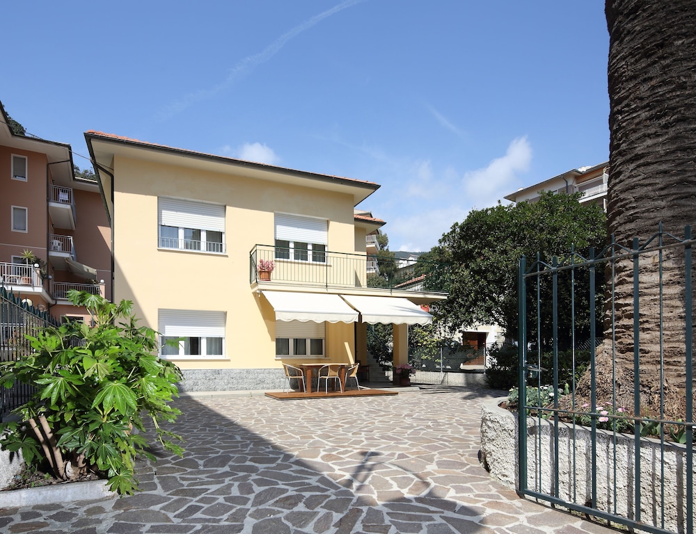 Villa Delle Ciliegie — 4-Star Luxury Hotel in Deiva Marina, Italy
