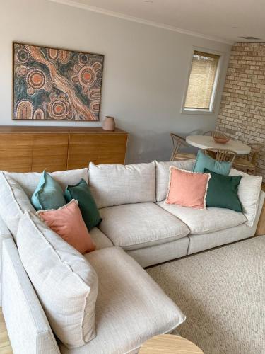 Seaside Daisy 3 Bedrooms 6 Beds — hotel in Goolwa