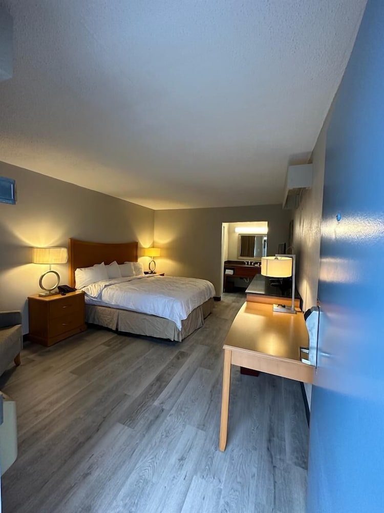 Lanett Inn - photo 10