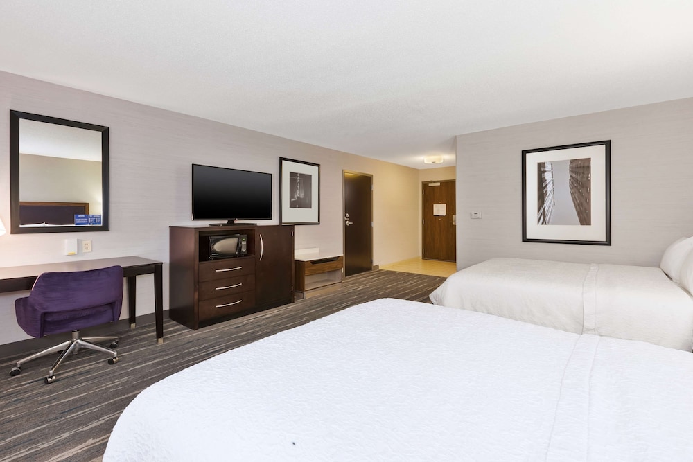 Hampton Inn & Suites Flint Grand Blanc - photo 12