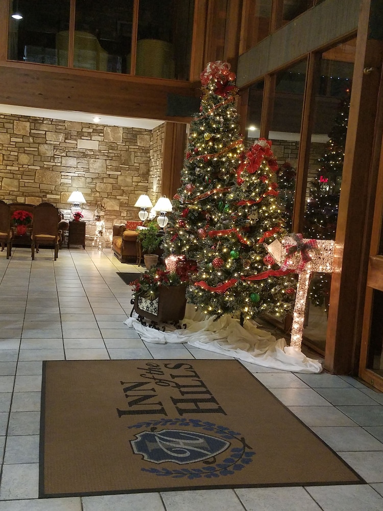 Inn of the Hills Resort and Conference Center - photo 4