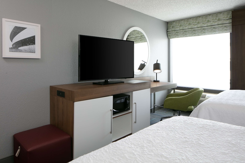 Hampton Inn Iowa City Coralville - photo 8