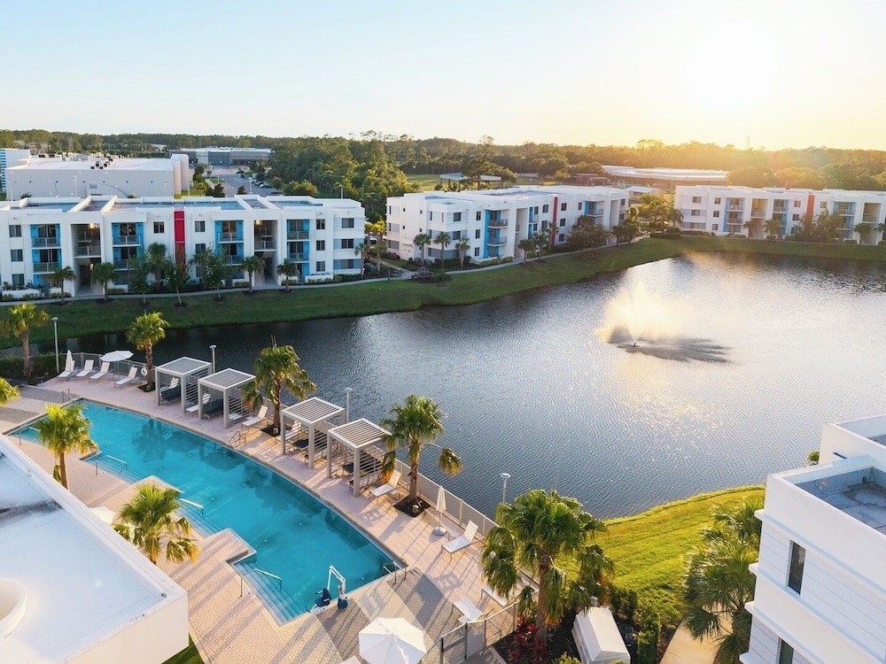 Spacious 3BR Pool Gym Near Beach & Speedway — 4-Star Luxury Hotel in Daytona Beach, United States