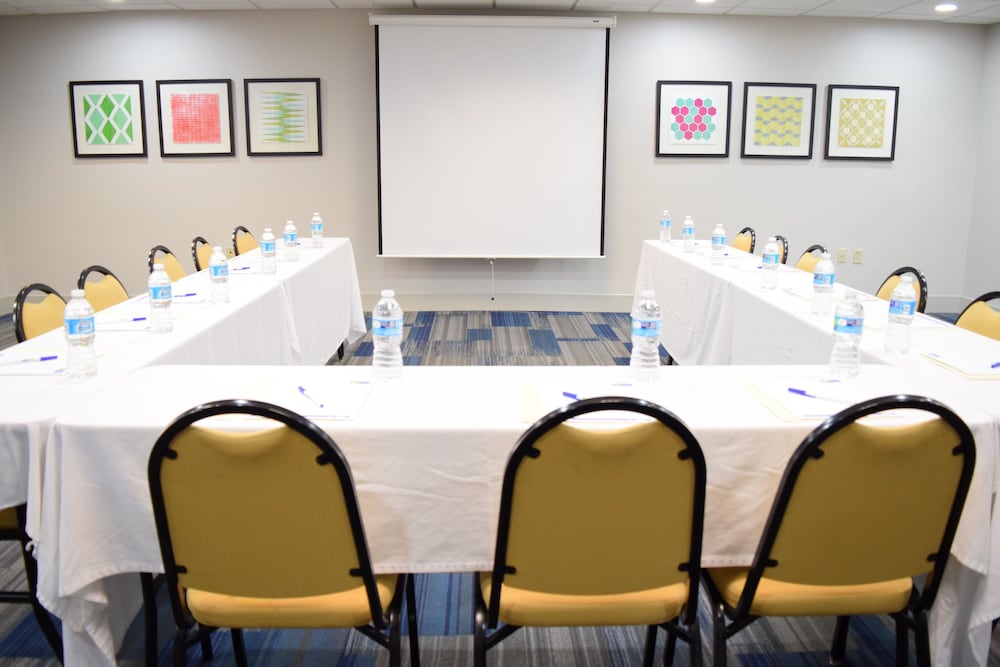 Holiday Inn Express Hotel & Suites West I 10 by IHG - photo 56
