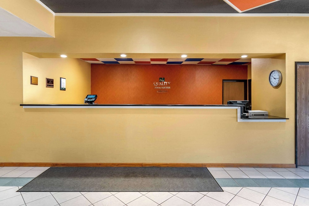 Quality Inn & Suites Lenexa Kansas City - photo 2