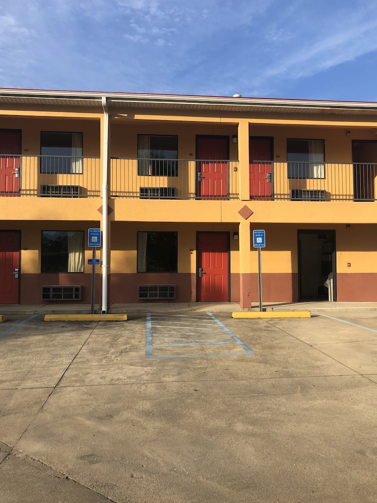 Clairmont Inn - photo 23